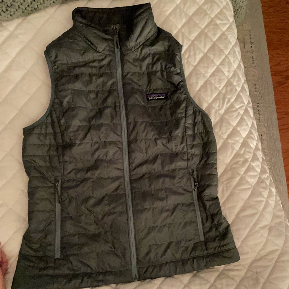Patagonia Women's Nano Puff Vest M — Pesto Green - Picture 3 of 8